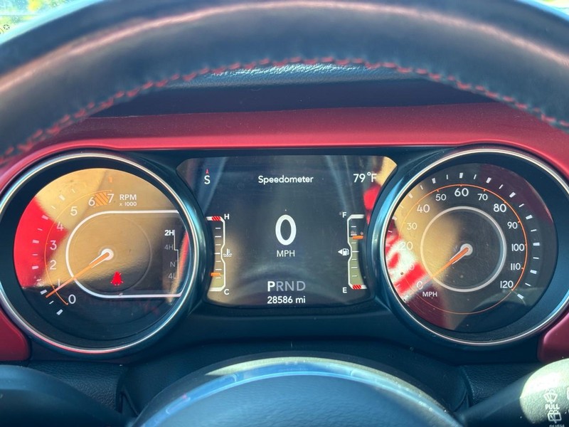 Jeep Wrangler Vehicle Full-screen Gallery Image 19