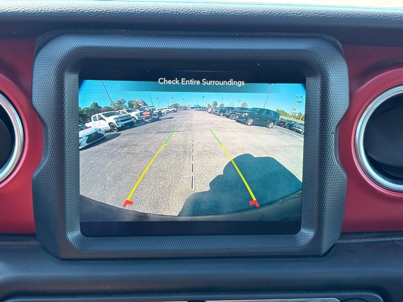Jeep Wrangler Vehicle Full-screen Gallery Image 22