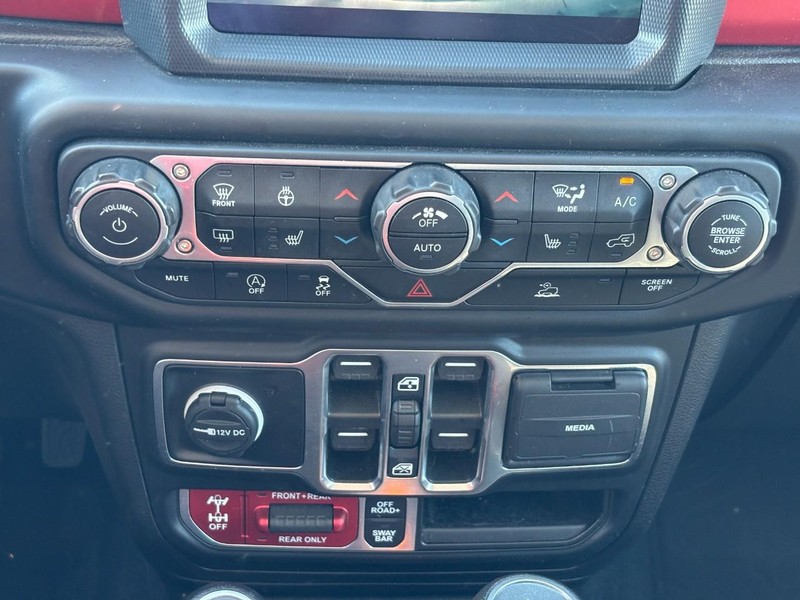 Jeep Wrangler Vehicle Full-screen Gallery Image 23