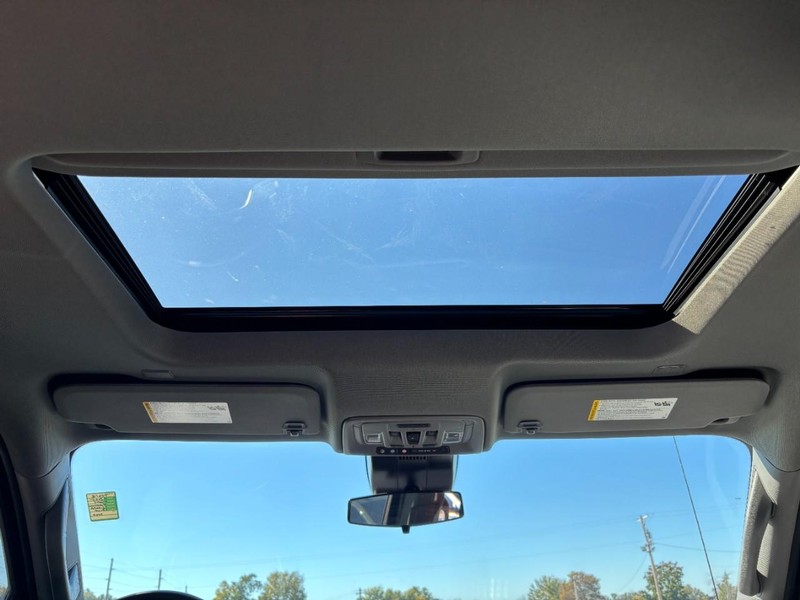 GMC Sierra 1500 Vehicle Full-screen Gallery Image 11