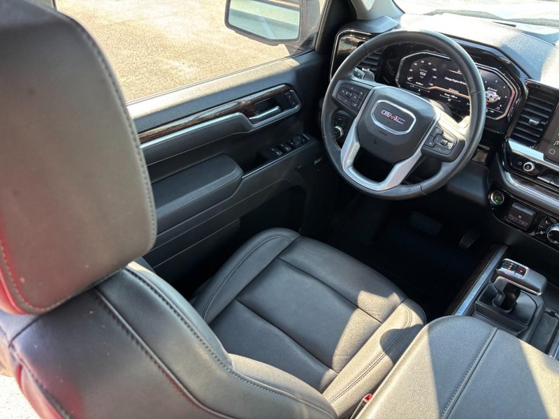 GMC Sierra 1500 Vehicle Full-screen Gallery Image 12
