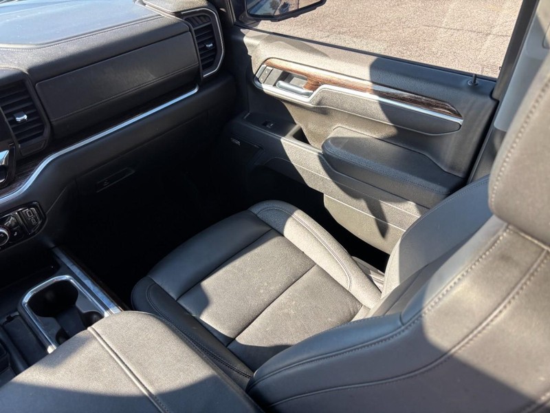 GMC Sierra 1500 Vehicle Full-screen Gallery Image 14
