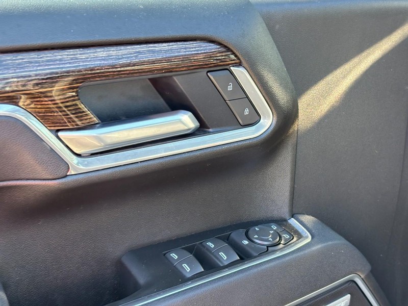 GMC Sierra 1500 Vehicle Full-screen Gallery Image 16