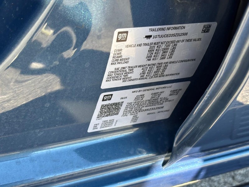 GMC Sierra 1500 Vehicle Full-screen Gallery Image 23