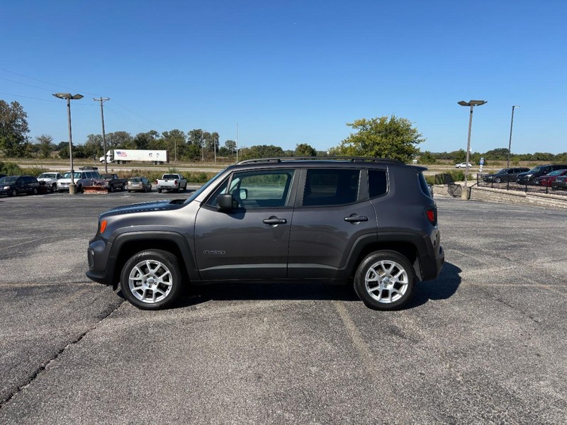Jeep Renegade Vehicle Full-screen Gallery Image 02