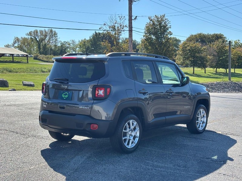 Jeep Renegade Vehicle Full-screen Gallery Image 05