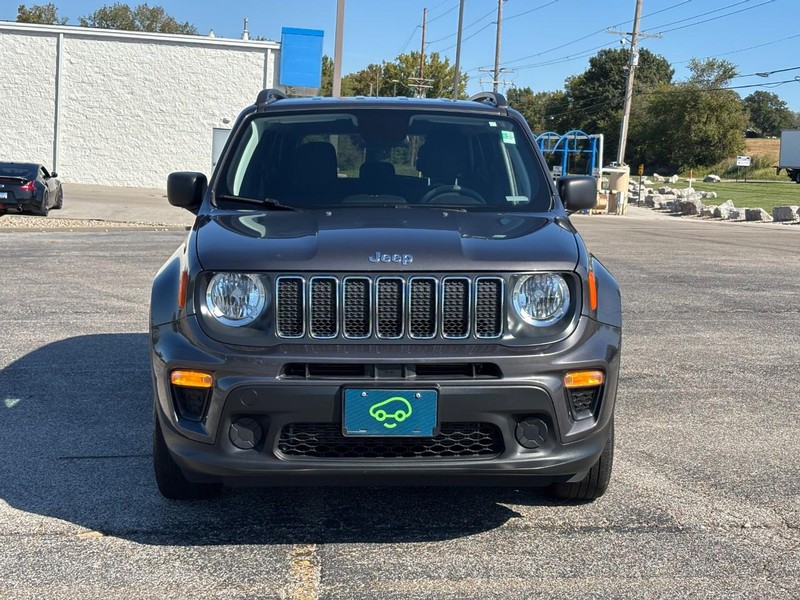 Jeep Renegade Vehicle Full-screen Gallery Image 08