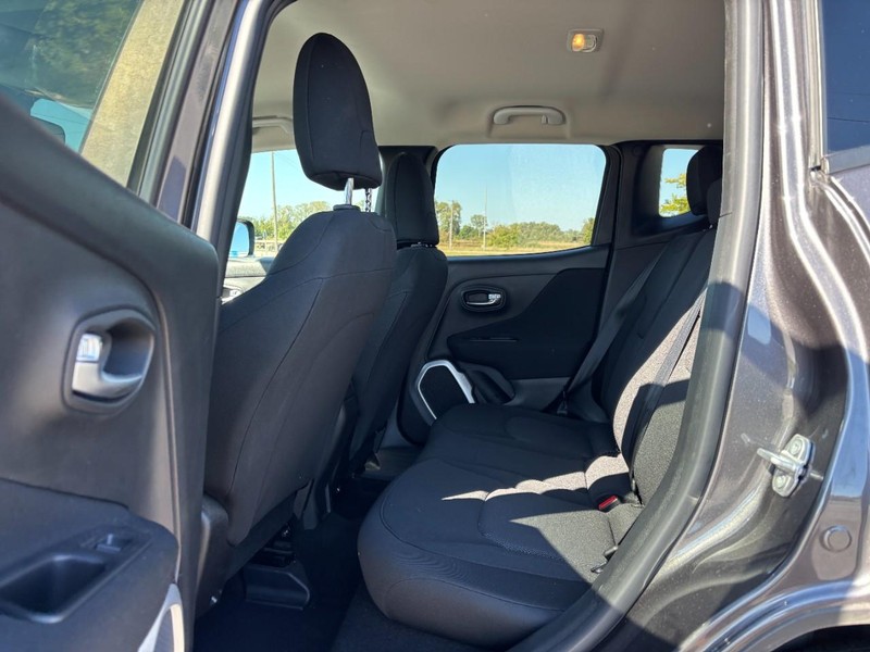 Jeep Renegade Vehicle Full-screen Gallery Image 10
