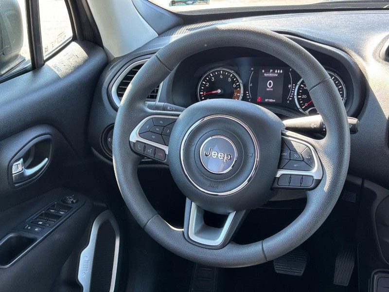 Jeep Renegade Vehicle Full-screen Gallery Image 12