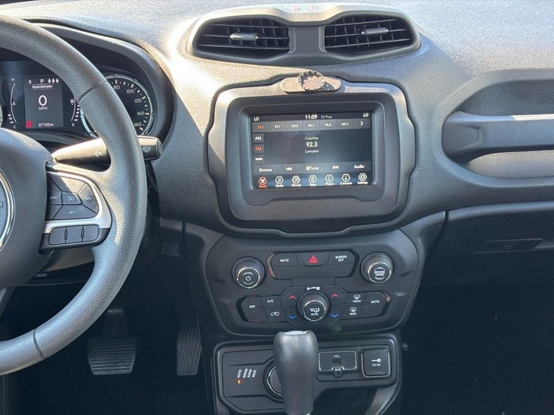 Jeep Renegade Vehicle Full-screen Gallery Image 13