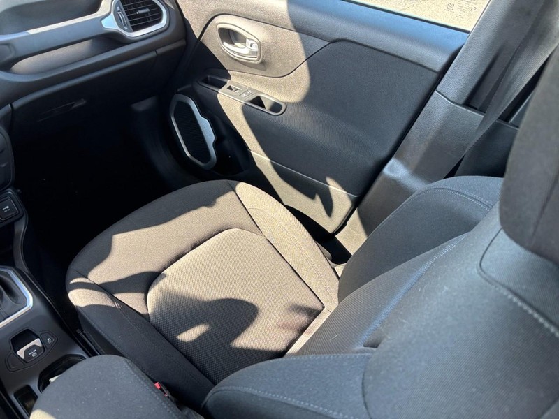 Jeep Renegade Vehicle Full-screen Gallery Image 14