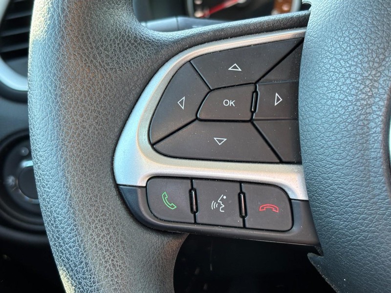 Jeep Renegade Vehicle Full-screen Gallery Image 17
