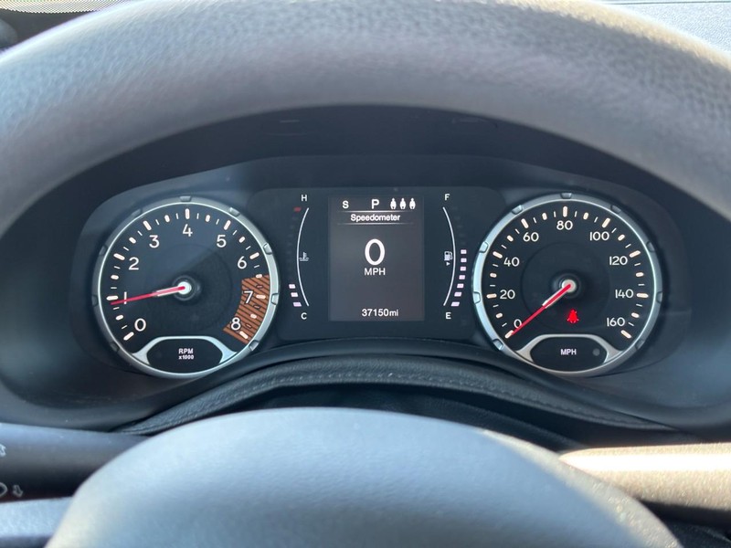Jeep Renegade Vehicle Full-screen Gallery Image 19