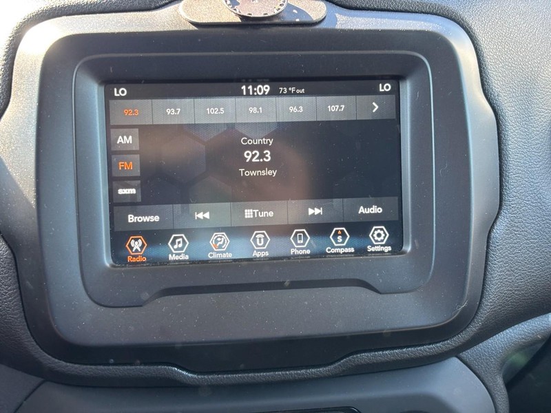 Jeep Renegade Vehicle Full-screen Gallery Image 20