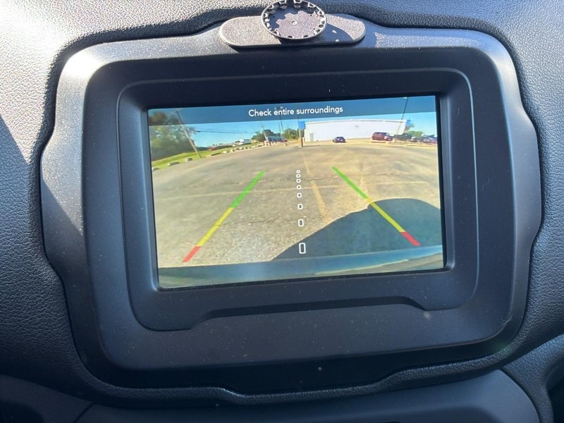 Jeep Renegade Vehicle Full-screen Gallery Image 21