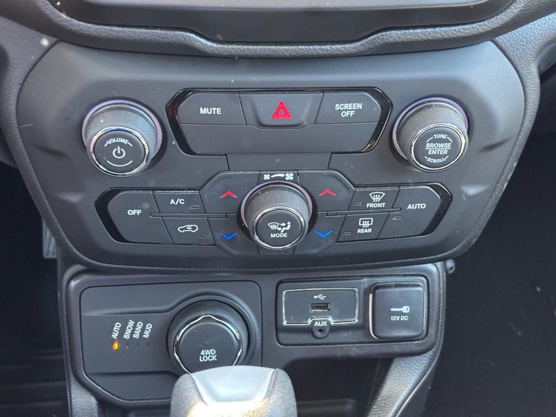 Jeep Renegade Vehicle Full-screen Gallery Image 22