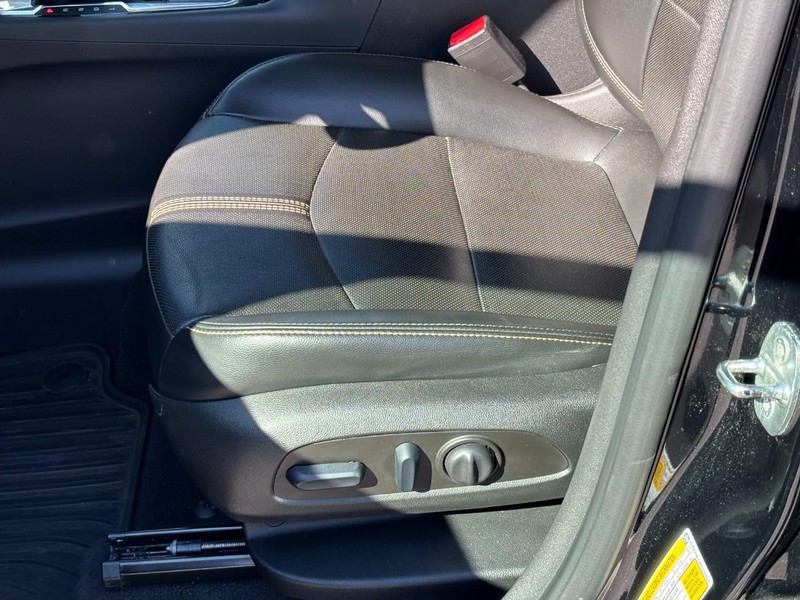 Chevrolet Equinox Vehicle Full-screen Gallery Image 15