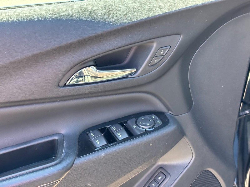 Chevrolet Equinox Vehicle Full-screen Gallery Image 16
