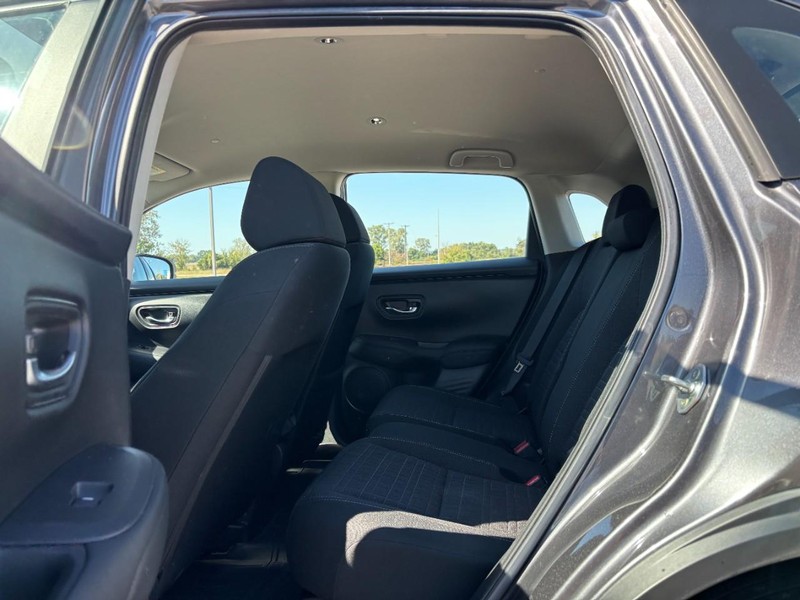 Honda HR-V Vehicle Full-screen Gallery Image 10