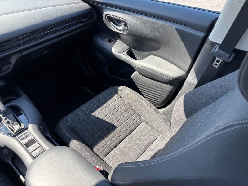 Honda HR-V Vehicle Full-screen Gallery Image 14