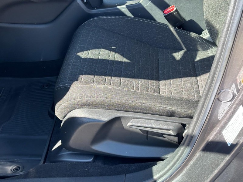 Honda HR-V Vehicle Full-screen Gallery Image 15