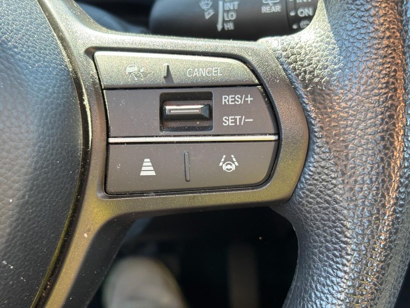 Honda HR-V Vehicle Full-screen Gallery Image 18