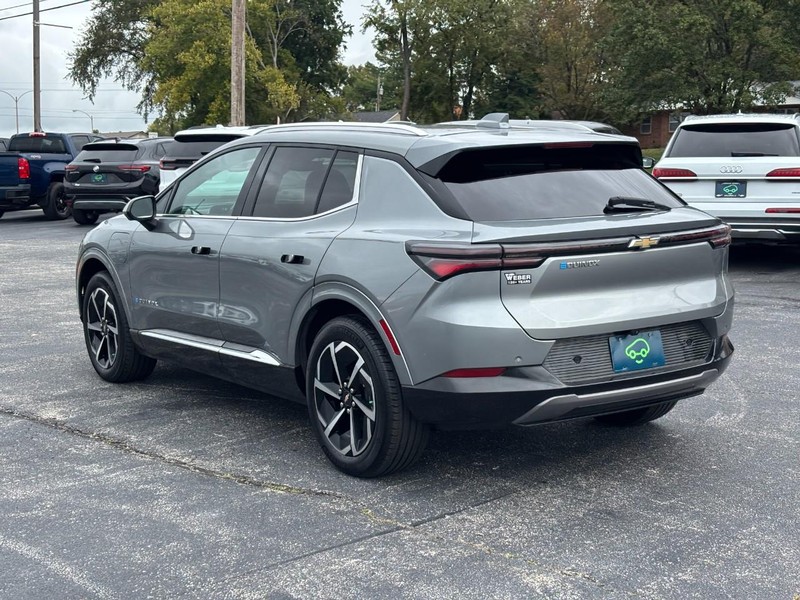 Chevrolet Equinox EV Vehicle Full-screen Gallery Image 03