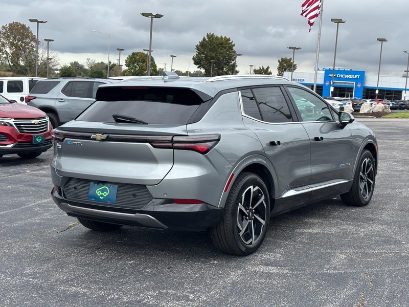 Chevrolet Equinox EV Vehicle Full-screen Gallery Image 05