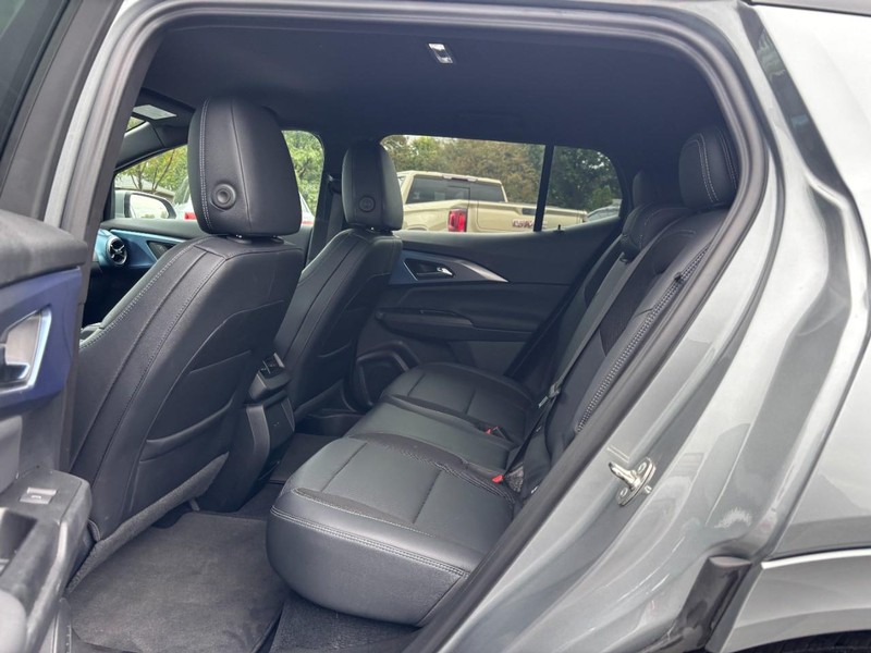 Chevrolet Equinox EV Vehicle Full-screen Gallery Image 10