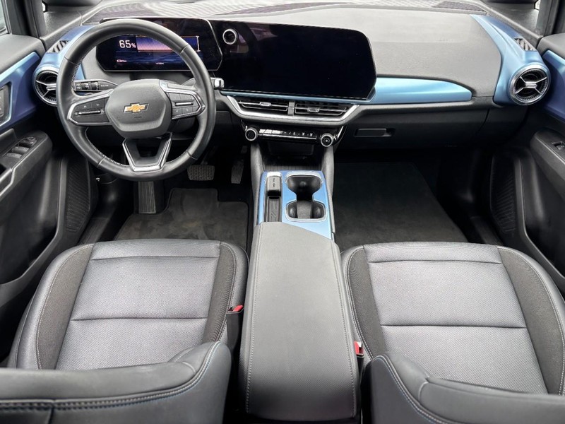 Chevrolet Equinox EV Vehicle Full-screen Gallery Image 11