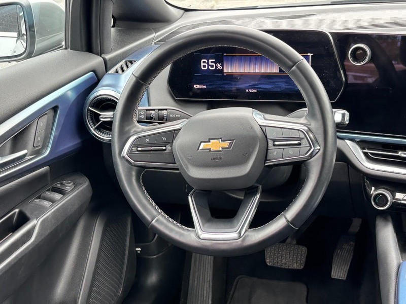 Chevrolet Equinox EV Vehicle Full-screen Gallery Image 12