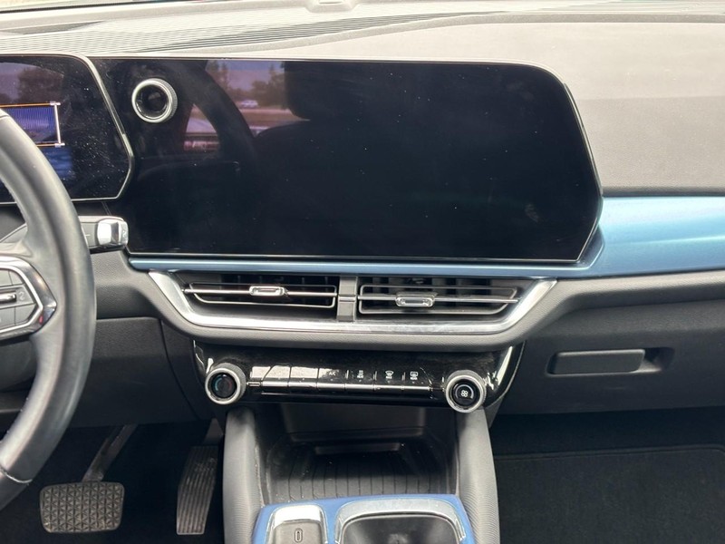 Chevrolet Equinox EV Vehicle Full-screen Gallery Image 13