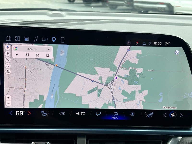 Chevrolet Equinox EV Vehicle Full-screen Gallery Image 21