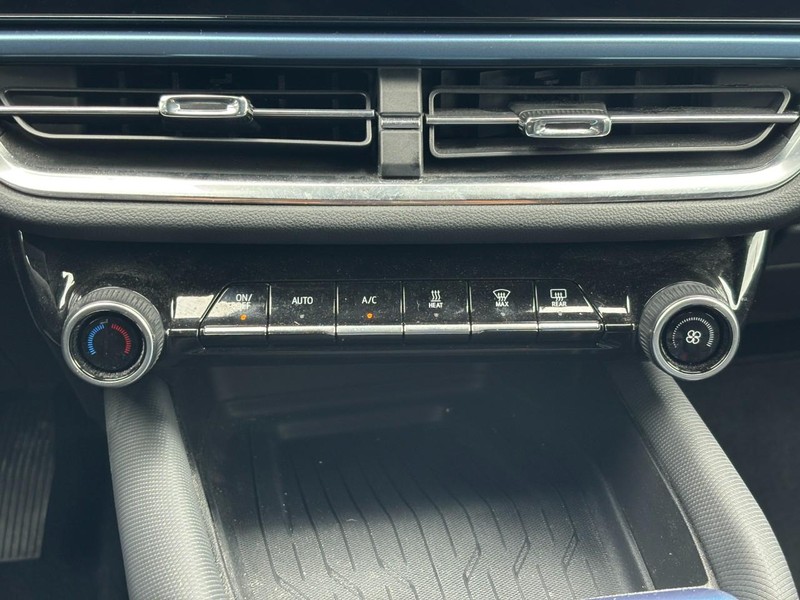 Chevrolet Equinox EV Vehicle Full-screen Gallery Image 23