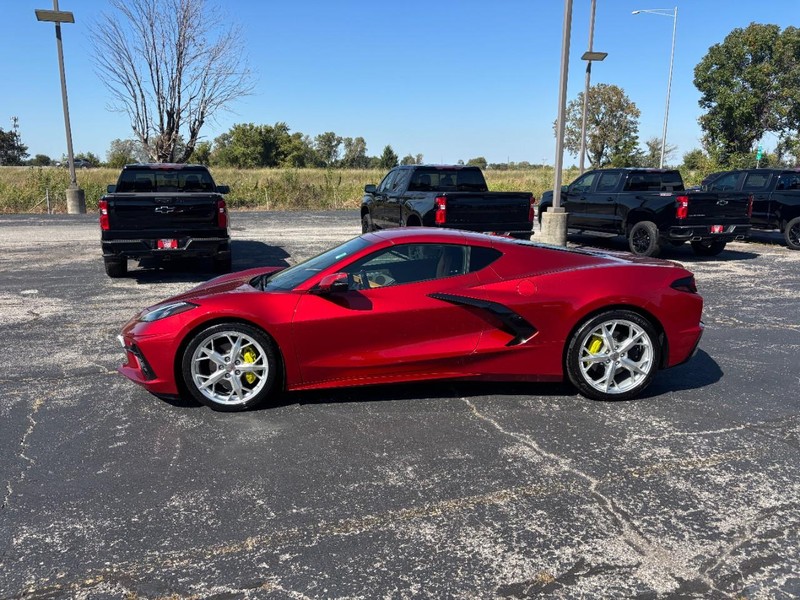 Chevrolet Corvette Vehicle Full-screen Gallery Image 04