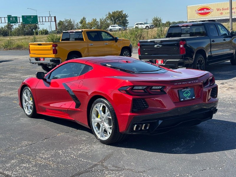 Chevrolet Corvette Vehicle Full-screen Gallery Image 05