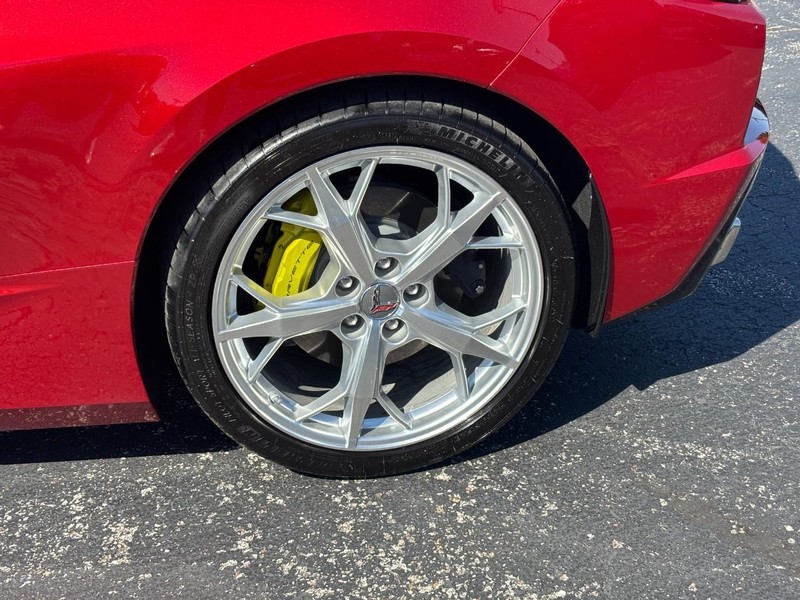 Chevrolet Corvette Vehicle Full-screen Gallery Image 11