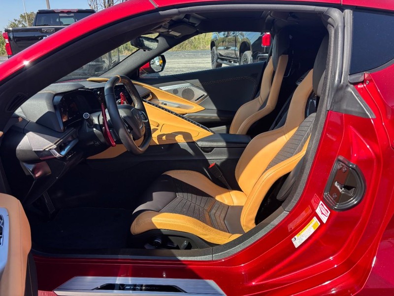 Chevrolet Corvette Vehicle Full-screen Gallery Image 12