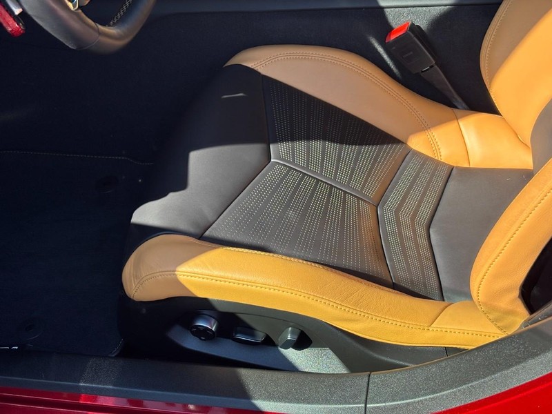 Chevrolet Corvette Vehicle Full-screen Gallery Image 13