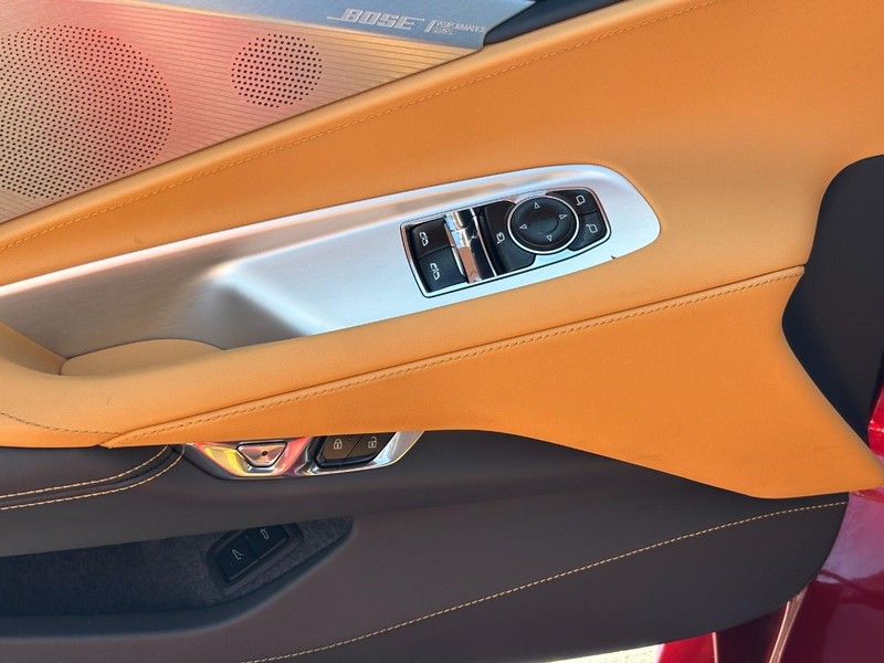 Chevrolet Corvette Vehicle Full-screen Gallery Image 14