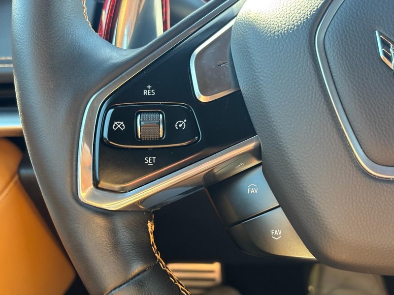 Chevrolet Corvette Vehicle Full-screen Gallery Image 15