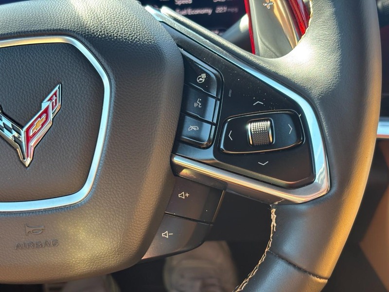 Chevrolet Corvette Vehicle Full-screen Gallery Image 16