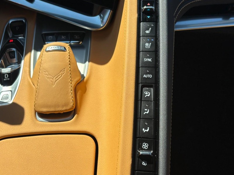 Chevrolet Corvette Vehicle Full-screen Gallery Image 21