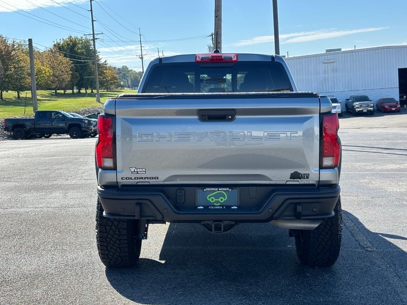 Chevrolet Colorado Vehicle Full-screen Gallery Image 04