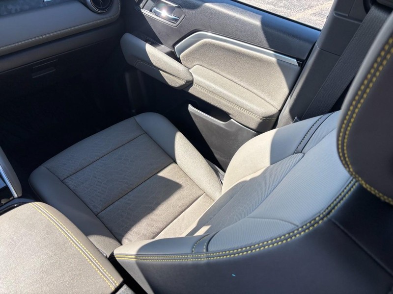 Chevrolet Colorado Vehicle Full-screen Gallery Image 14