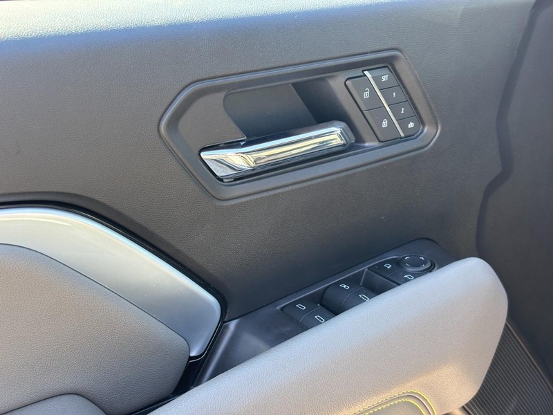 Chevrolet Colorado Vehicle Full-screen Gallery Image 16