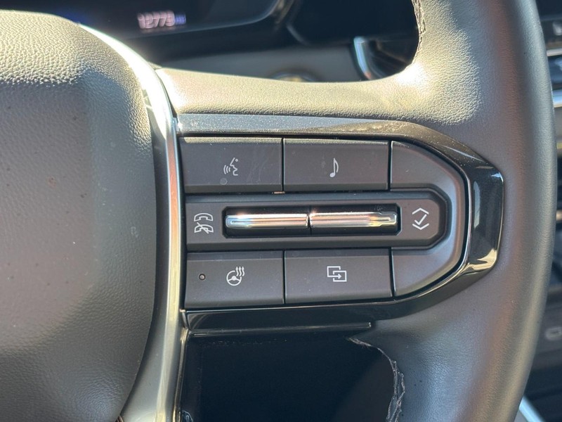 Chevrolet Colorado Vehicle Full-screen Gallery Image 18