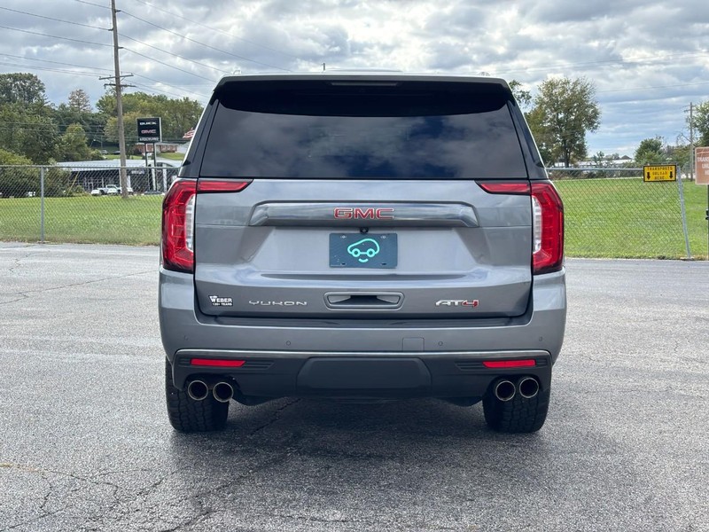 GMC Yukon XL Vehicle Full-screen Gallery Image 04