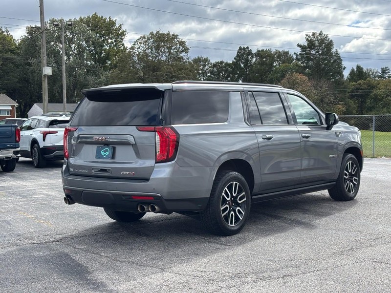GMC Yukon XL Vehicle Full-screen Gallery Image 05