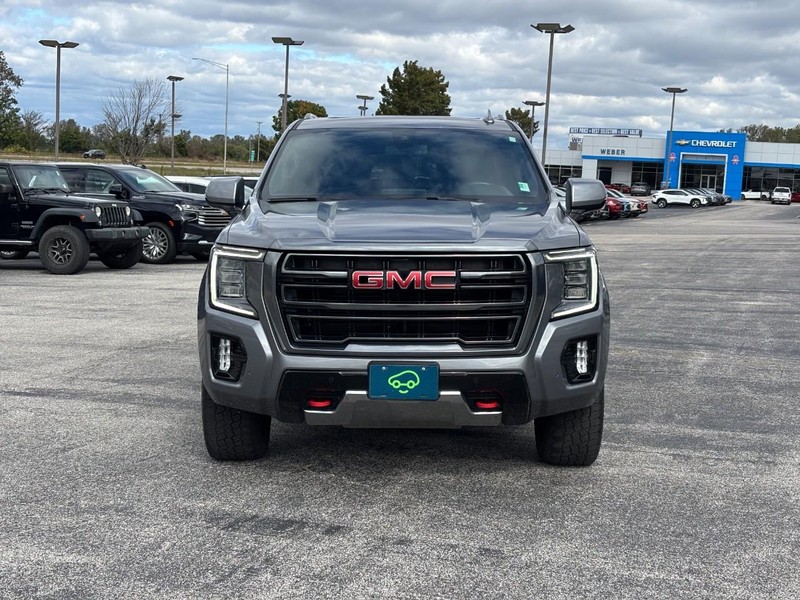 GMC Yukon XL Vehicle Full-screen Gallery Image 08